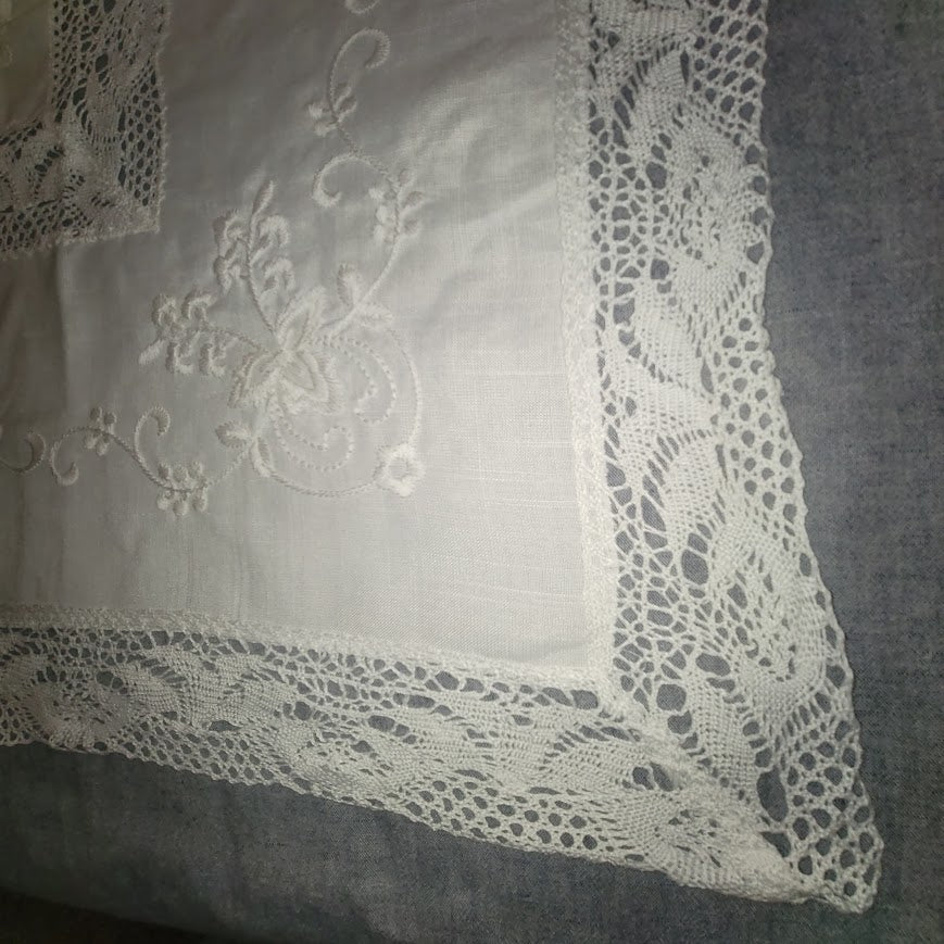 Vintage Linens 70s Tablecloth Hand Embroidery Lace Detail 36" x 36" SQUARE White