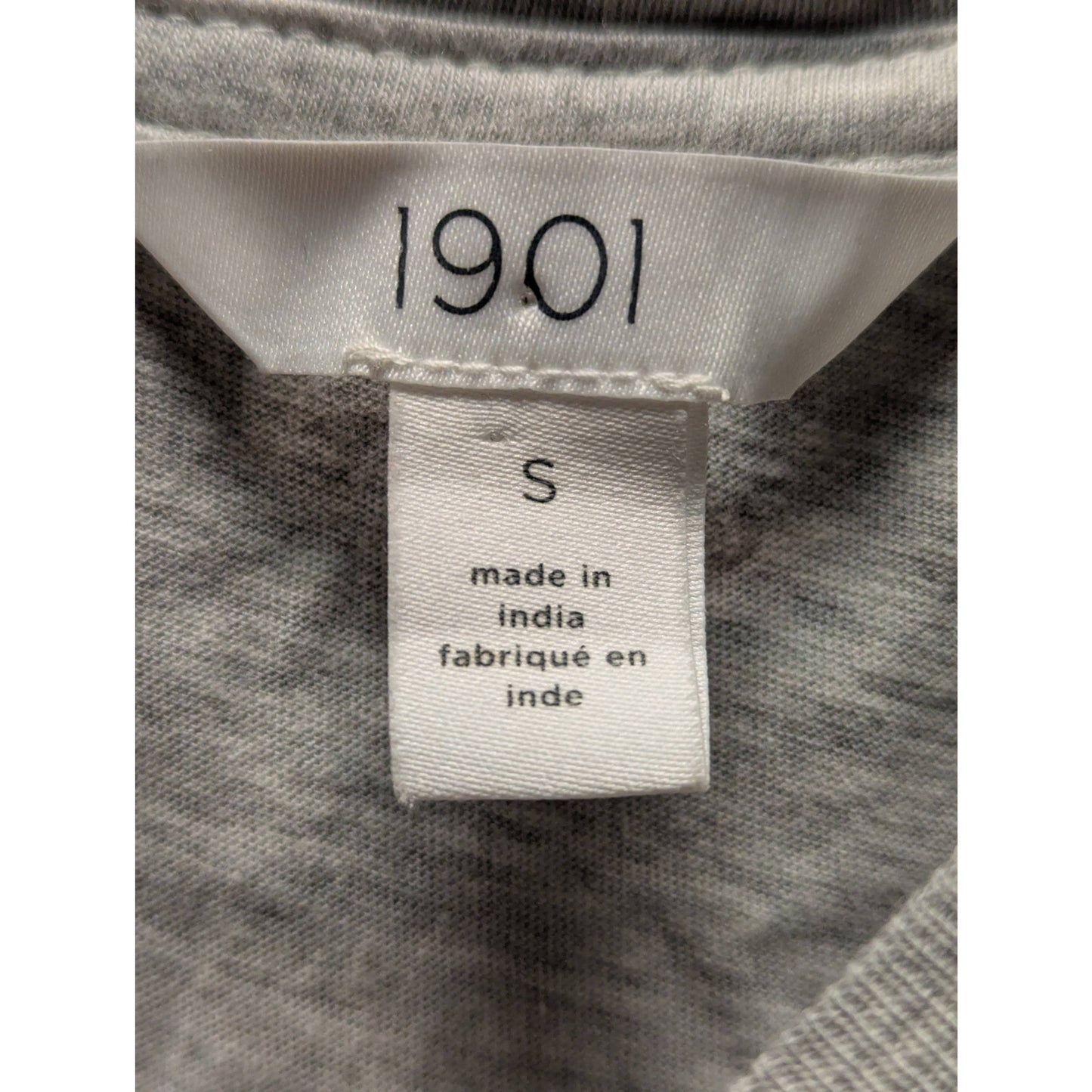 1901 NWT Gray Gather Graphic T-Shirt Small Casual Wear Short Sleeve Crew Neck