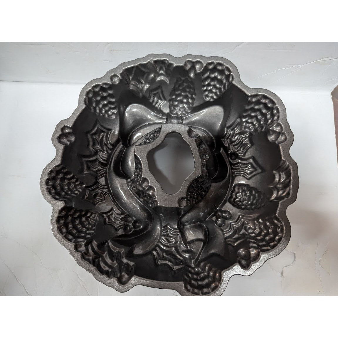 Nordic Ware Holiday Wreath Bundt Pan 9 cups 2.1 liters NEW cake Christmas $149