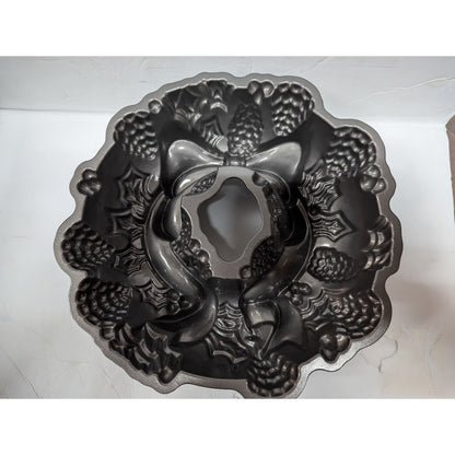 Nordic Ware Holiday Wreath Bundt Pan 9 cups 2.1 liters NEW cake Christmas $149
