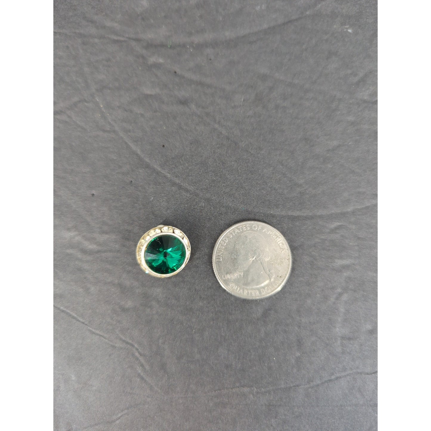 Vintage Emerald Green Rhinestone Gold Tone Round Clip On Earrings