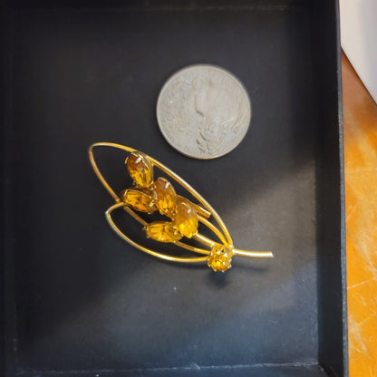 Vintage Amber Yellow Rhinestone Gold Wire Swirl Foliage Stem Brooch Pin lapel