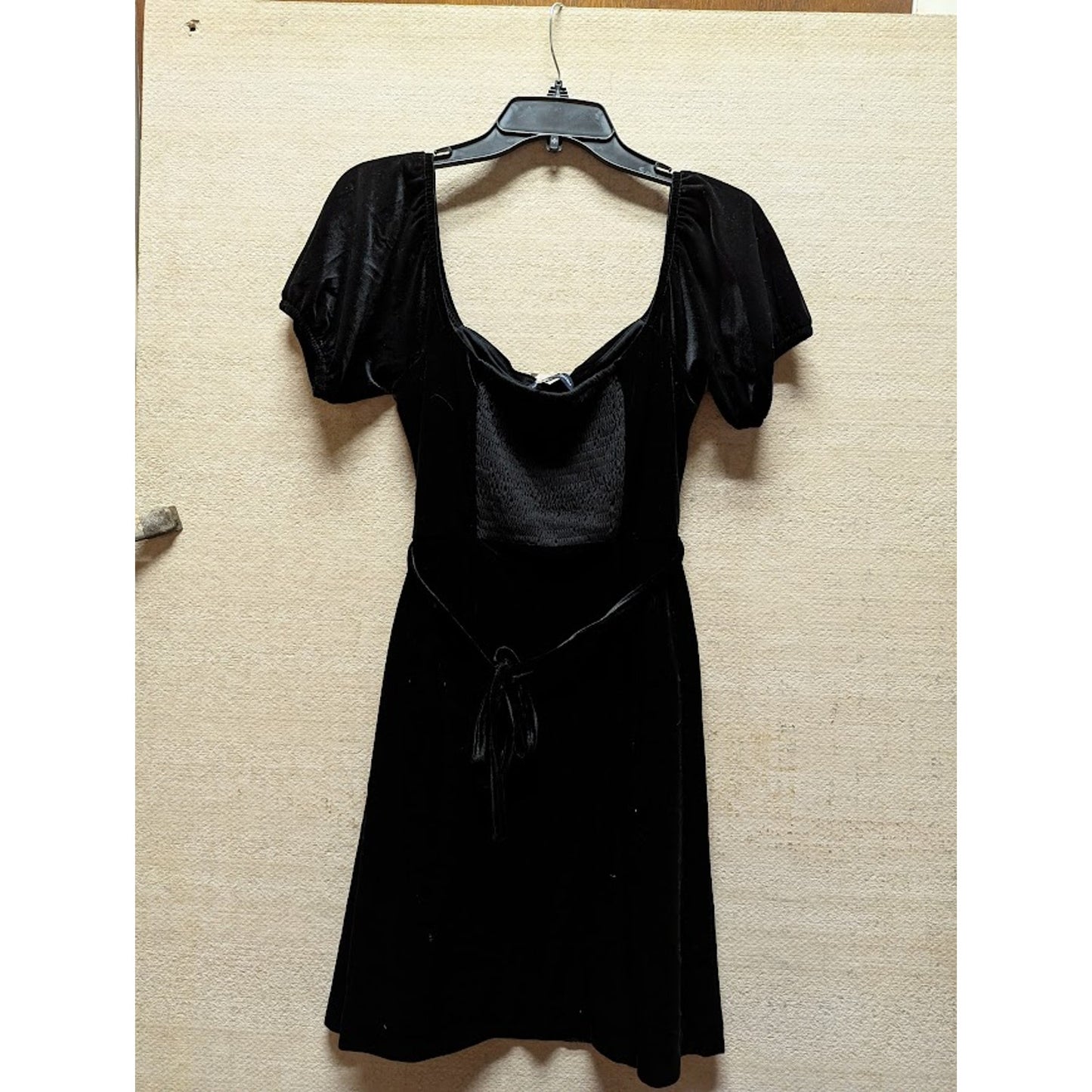 French Connection Size 8 Black Velvet yule collection Dress Pouf Sleeve Cocktail
