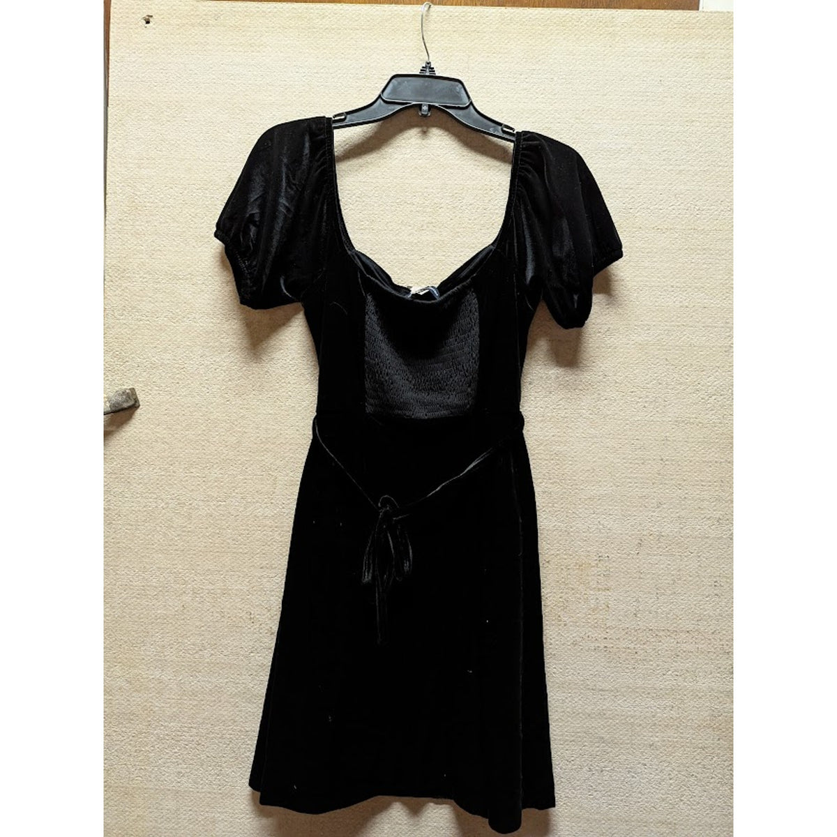 French Connection Size 8 Black Velvet yule collection Dress Pouf Sleeve Cocktail