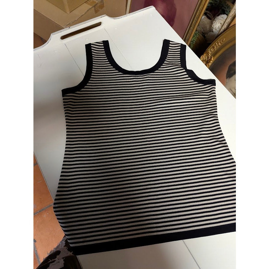 Exclusiely misook Size Medium Sleeveless tank top blue cream striped scoop neck