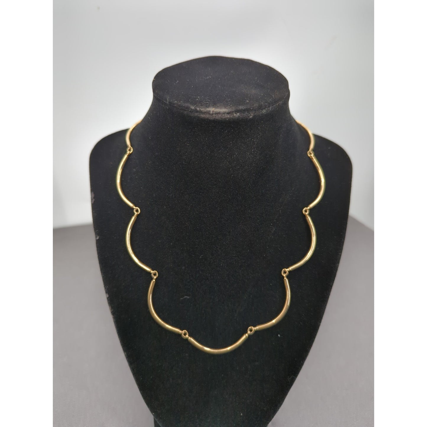 Vintage Fashion Necklace Sarah Coventry Gold-Tone Scalloped Wave Link