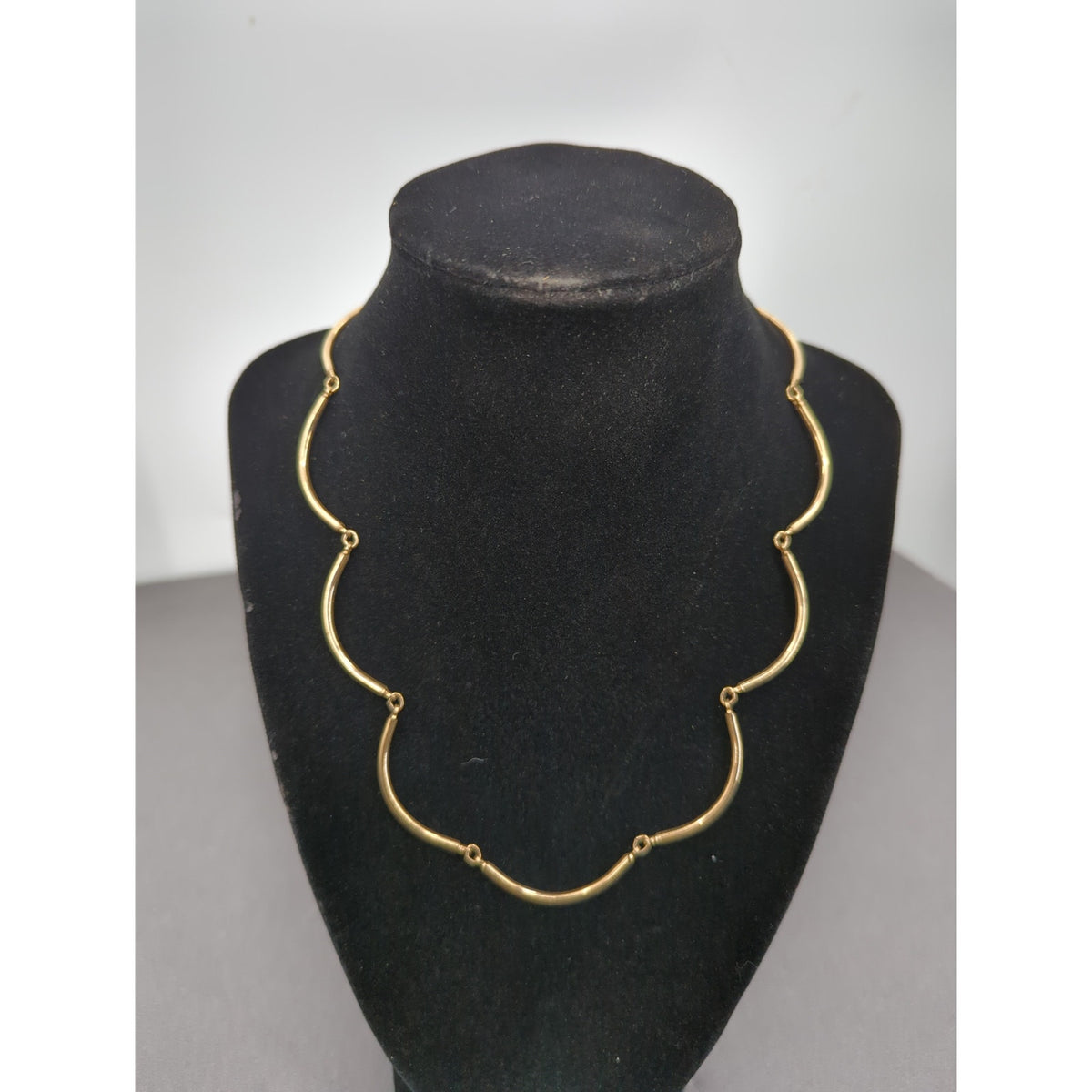 Vintage Fashion Necklace Sarah Coventry Gold-Tone Scalloped Wave Link