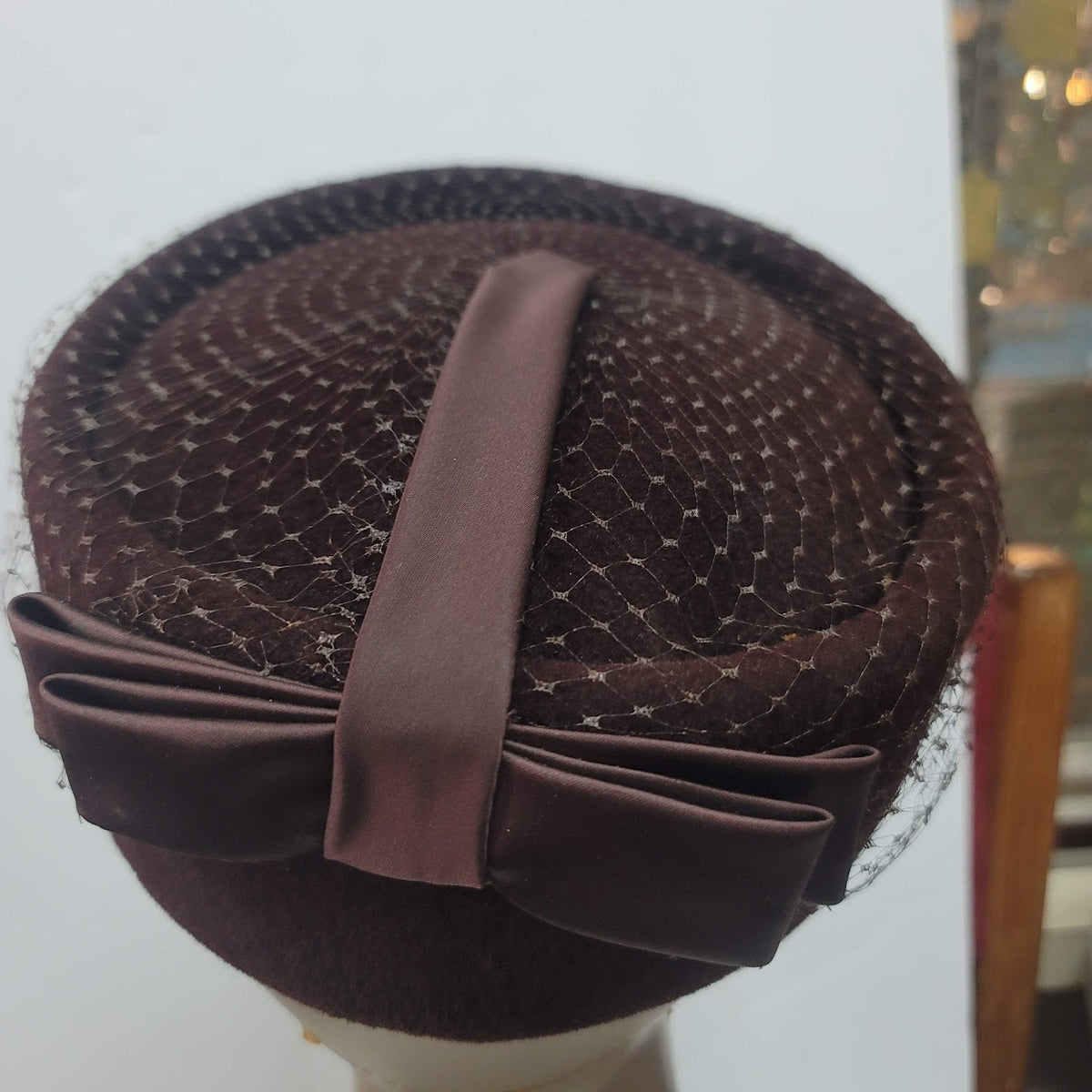 Vintage BROWN ribbon bow Peachbloom Velour Union Made Imported fur Net Veil Hat