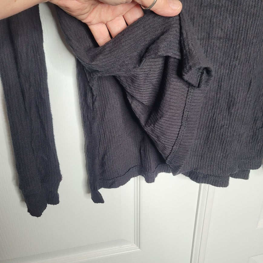 Treasure Bond Size XS hooded sweater long sleeve side slits black
