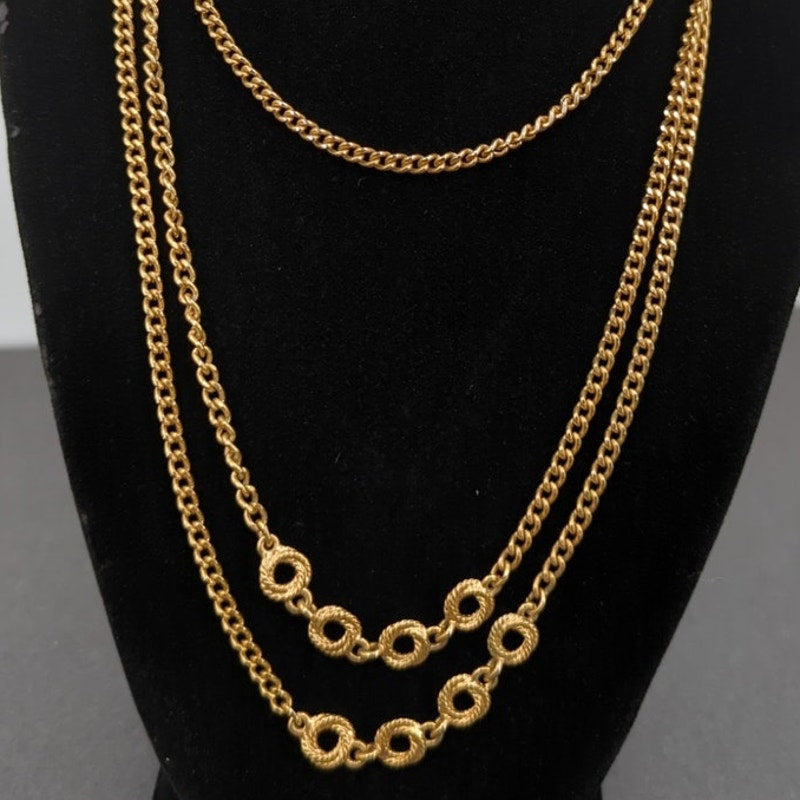 Fashion Vintage Monet Triple-Strand Gold-Tone Link Necklace with Ring Motifs