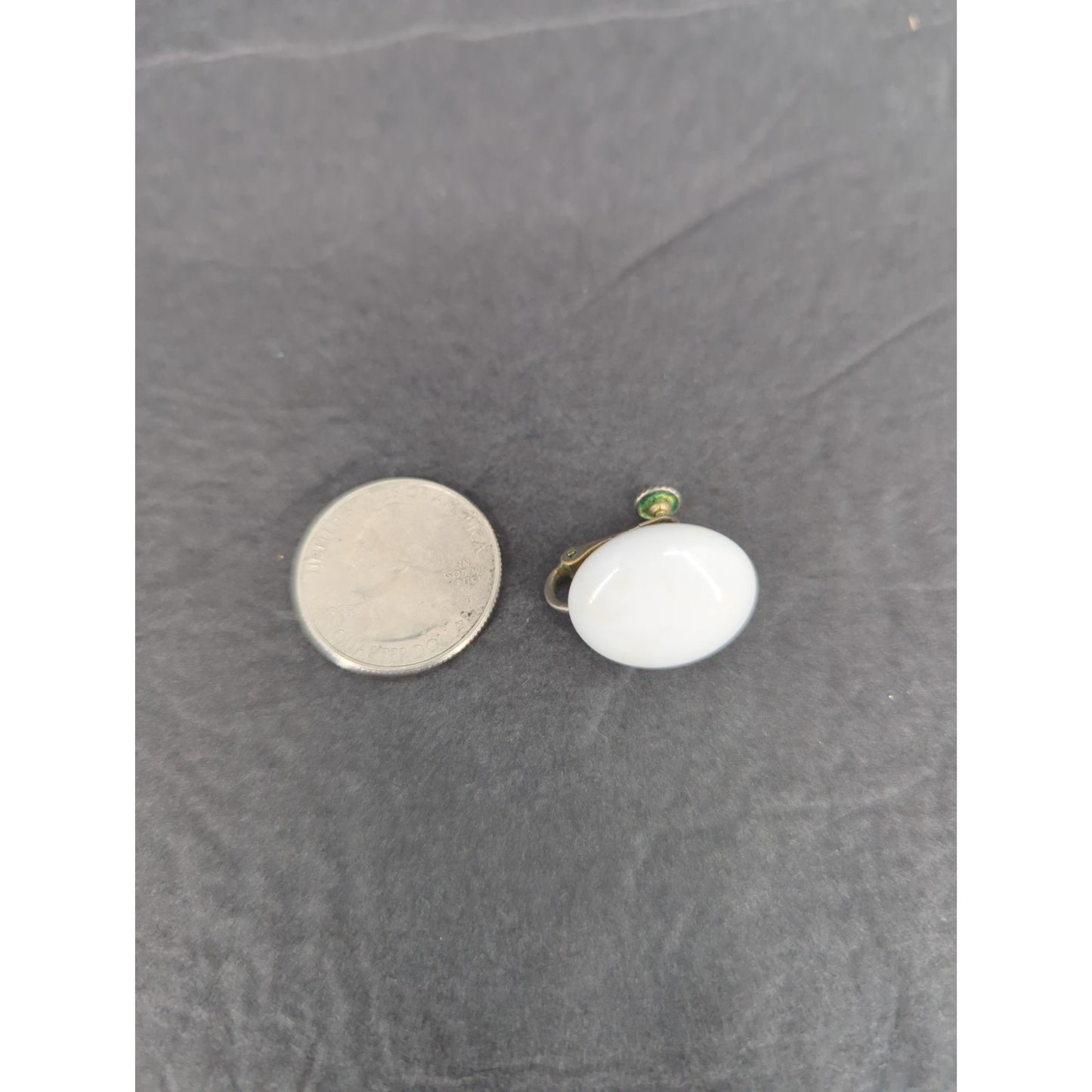 Vintage White Round Flat Disc Screw Back Earrings Retro Jewelry Minimalist 1950s