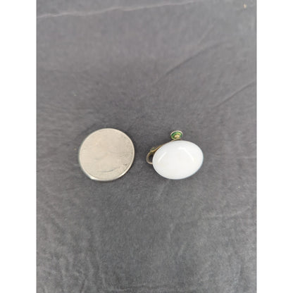 Vintage White Round Flat Disc Screw Back Earrings Retro Jewelry Minimalist 1950s