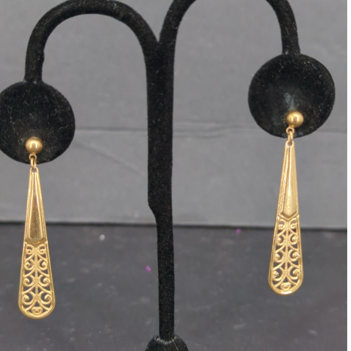 Vintage Gold Tone Filigree Teardrop Long Dangle Drop Post Earrings