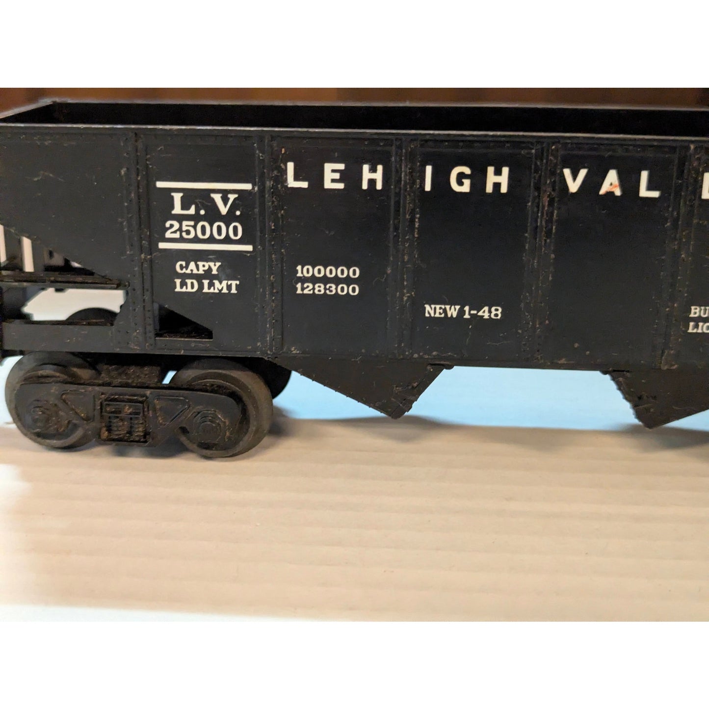 Lionel Vintage O Gauge Black Lehigh Valley Hopper Car 25000