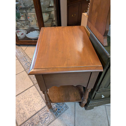 Secondhand Sandies Single solid wood nightstand with drawer