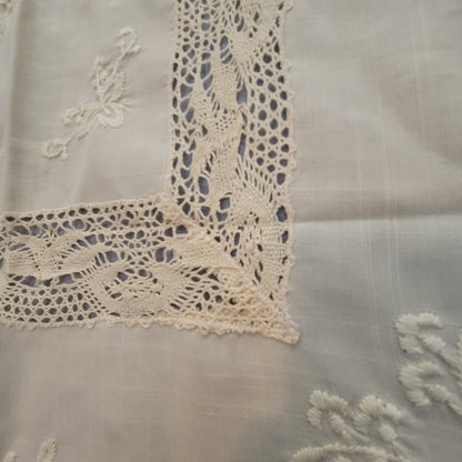 Vintage Linens 70s Tablecloth Hand Embroidery Detail 36" x 36" SQUARE Cream Lace