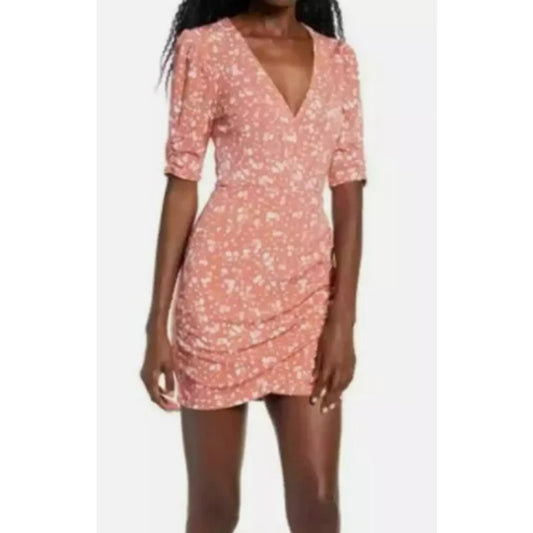 NEW All In Favor V-Neck Side Ruche Pullover Dress Sz Medium in Peach White Ditzy