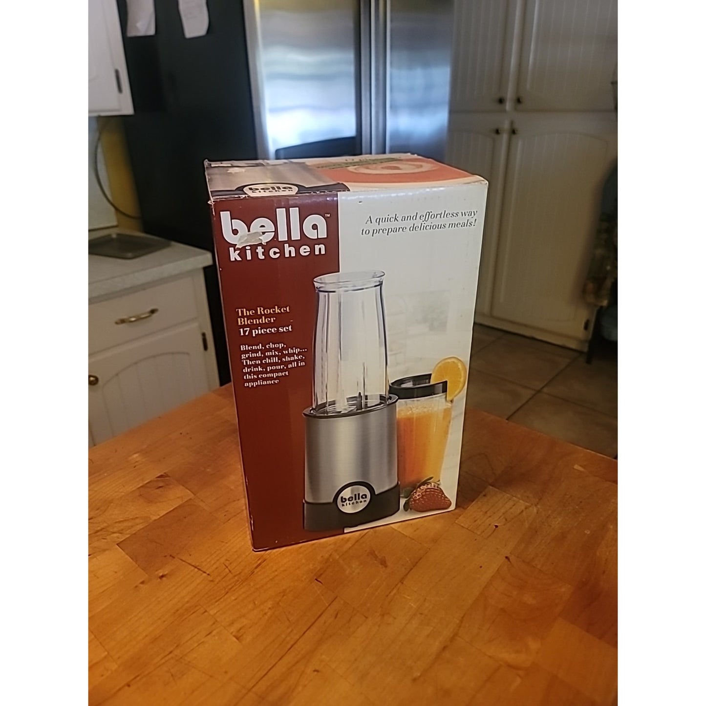 Bella Kitchen The Rocket 17-Piece Set Blender Chop Mix Whip Smoothies Shakes
