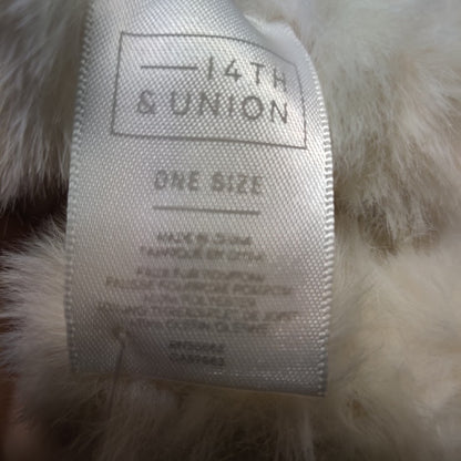 14th & Union Cream Faux Mink Soft Fur Pom Pom Scarf NWT Winter Wonderland