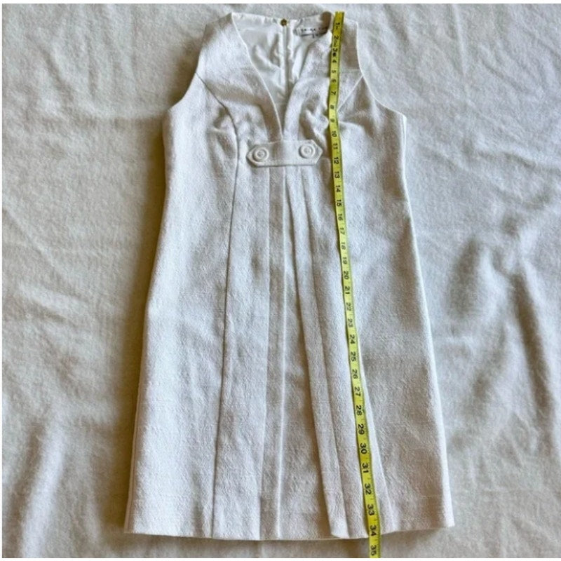 TRINA TURK Classic White Shift Mini Dress Size 2 Summer NEW Textured VNeck