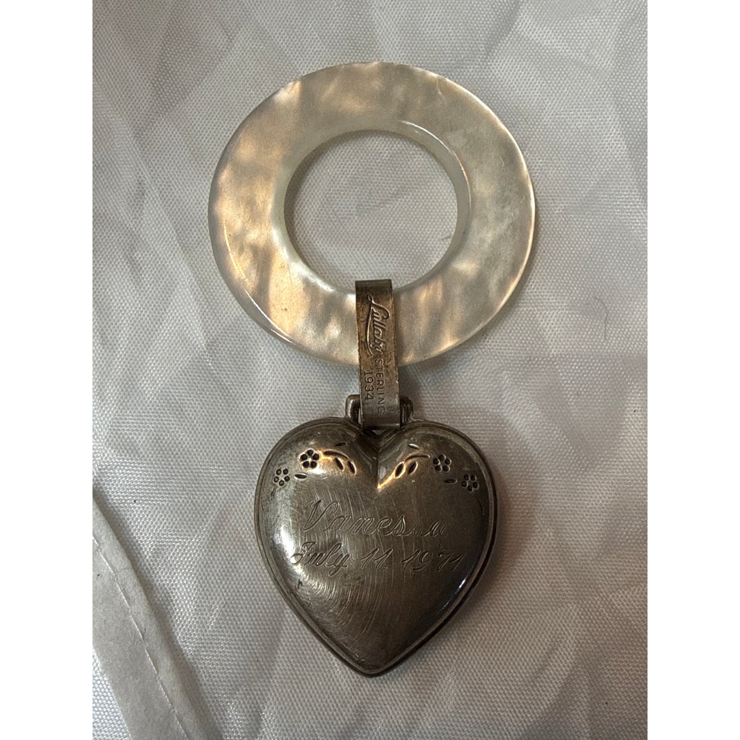 Lullaby Vanessa 1971 engraved Silver Teething Heart w/ mother of pearl Ring