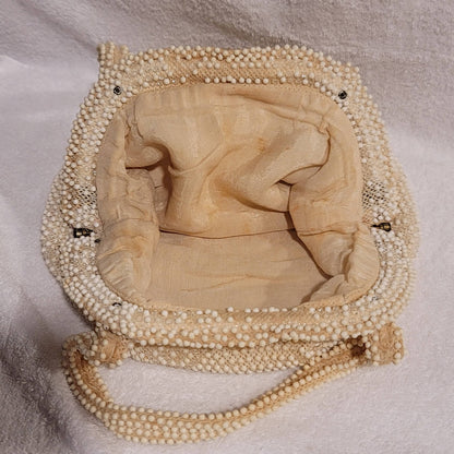 Vintage white cream ivory purse handbag clamp opening lined 1950s Dainty daisy