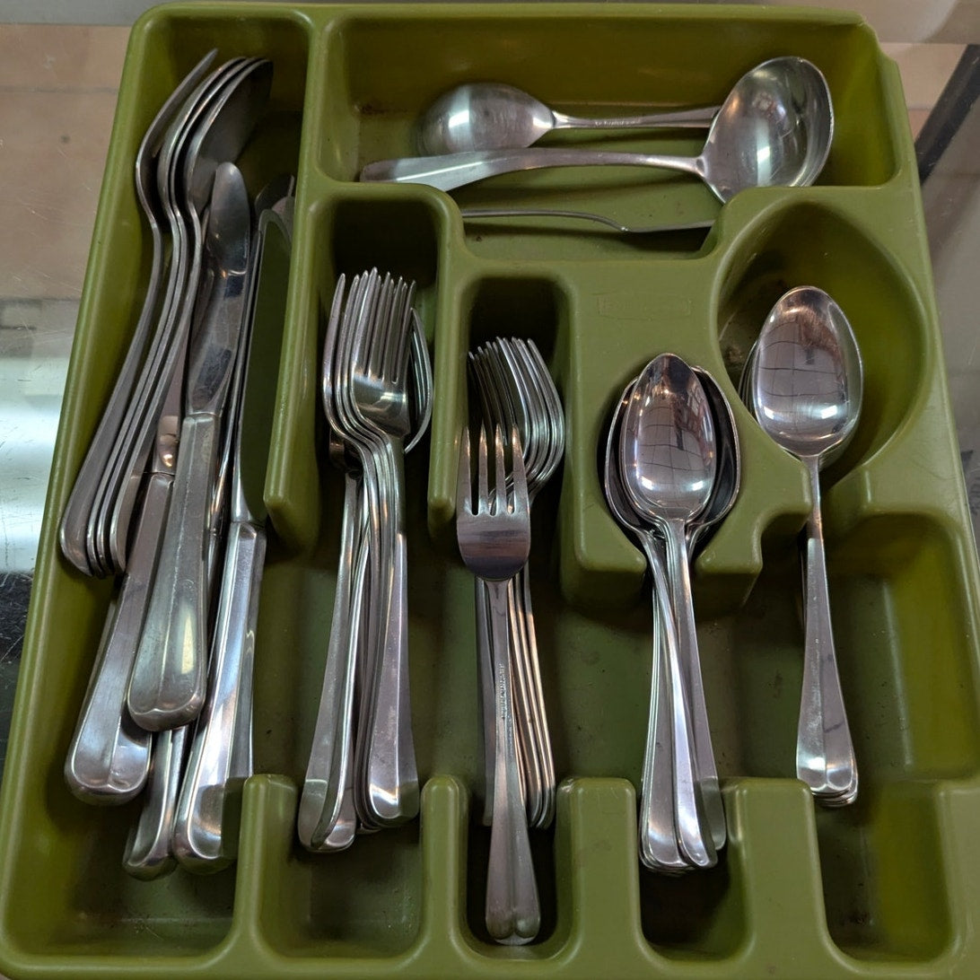 Vintage Spirit American Stainless Steel Flatware Set 46 pcs. MCM Modern design