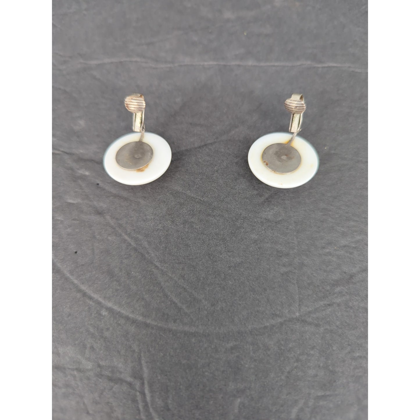 Vintage White Round Flat Disc Screw Back Earrings Retro Jewelry