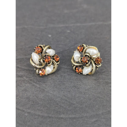 Vintage 1960s Mid Century Lisner Faux Pearl Floral Wreath Clip On Earrings