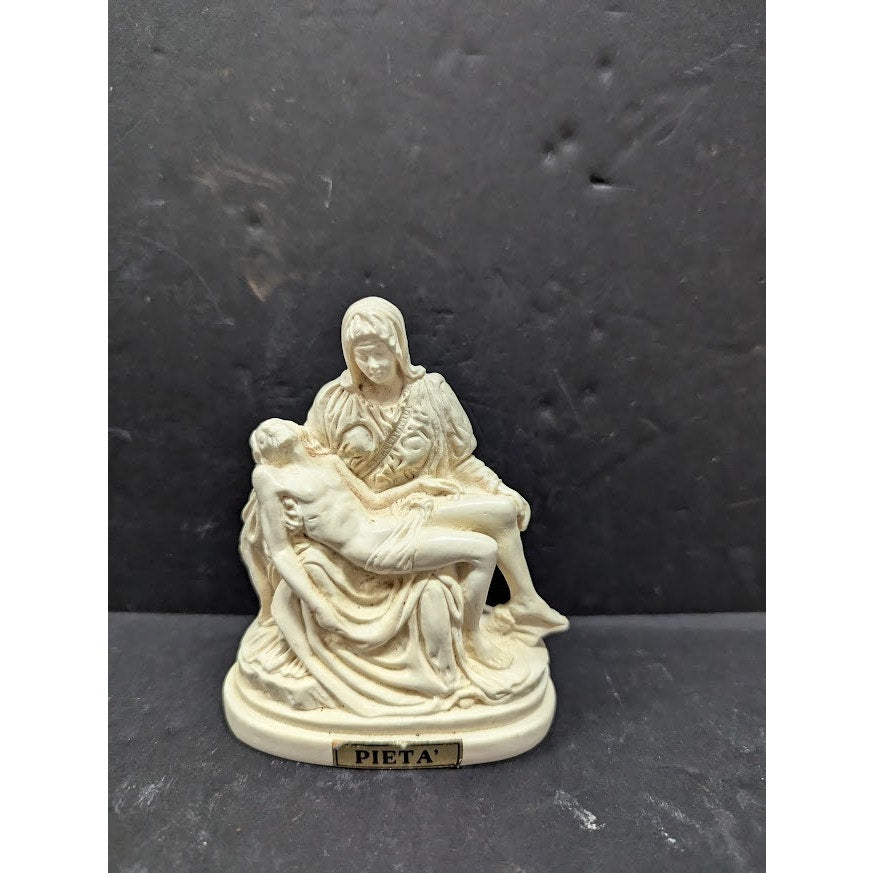 PIETA Michaelangelo Vintage 1960s Vatican Italy Souvenir Sculpture 1960s White