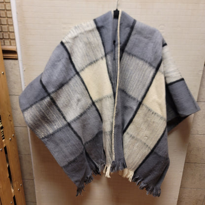 Vintage Wool poncho Serape Plaid Gray Cream Black One Size Wrap Cape