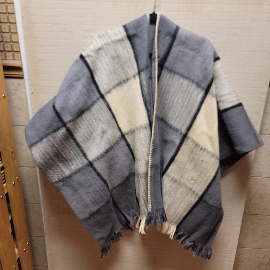 Vintage Wool poncho Serape Plaid Gray Cream Black One Size Wrap Cape