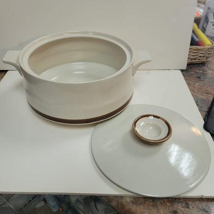 Vtg Camelot Stoneware 3 Quart Casserole Dish w/lid Cream & Brown MCM Japan EUC