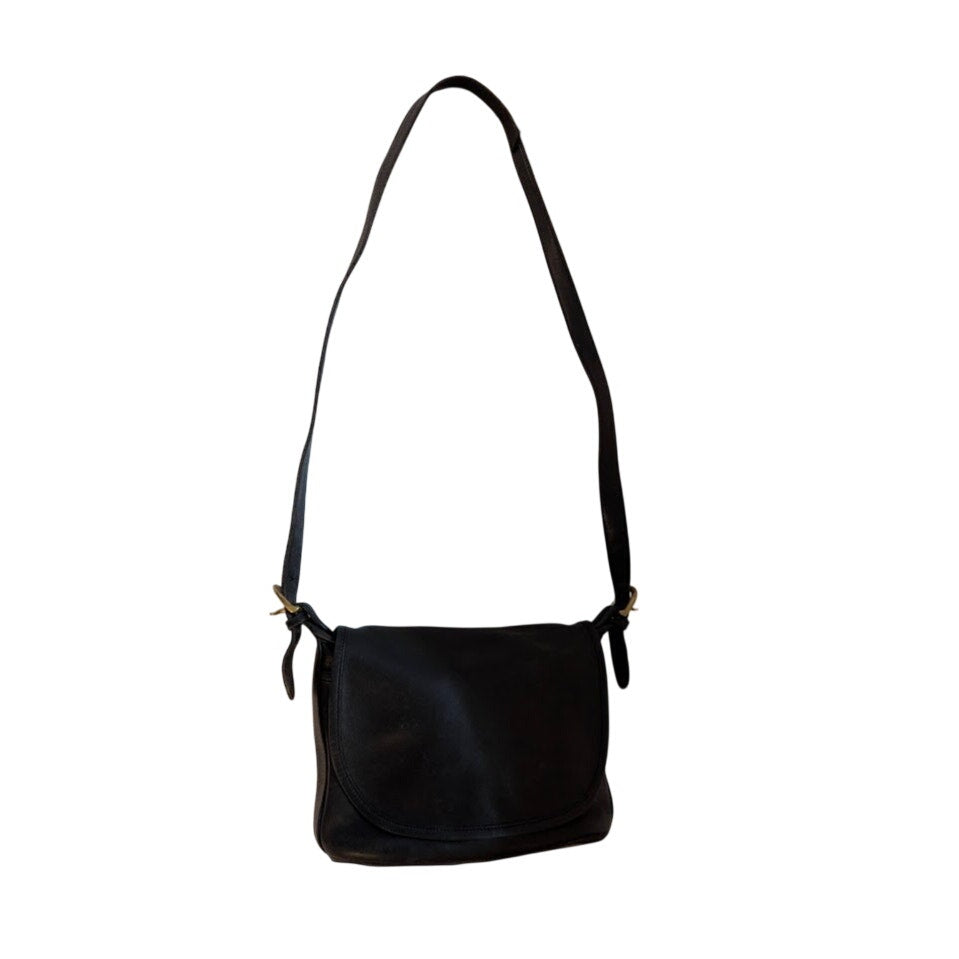Coach Fletcher bag model 4150 crafted black leather saddle-bucket silhouette