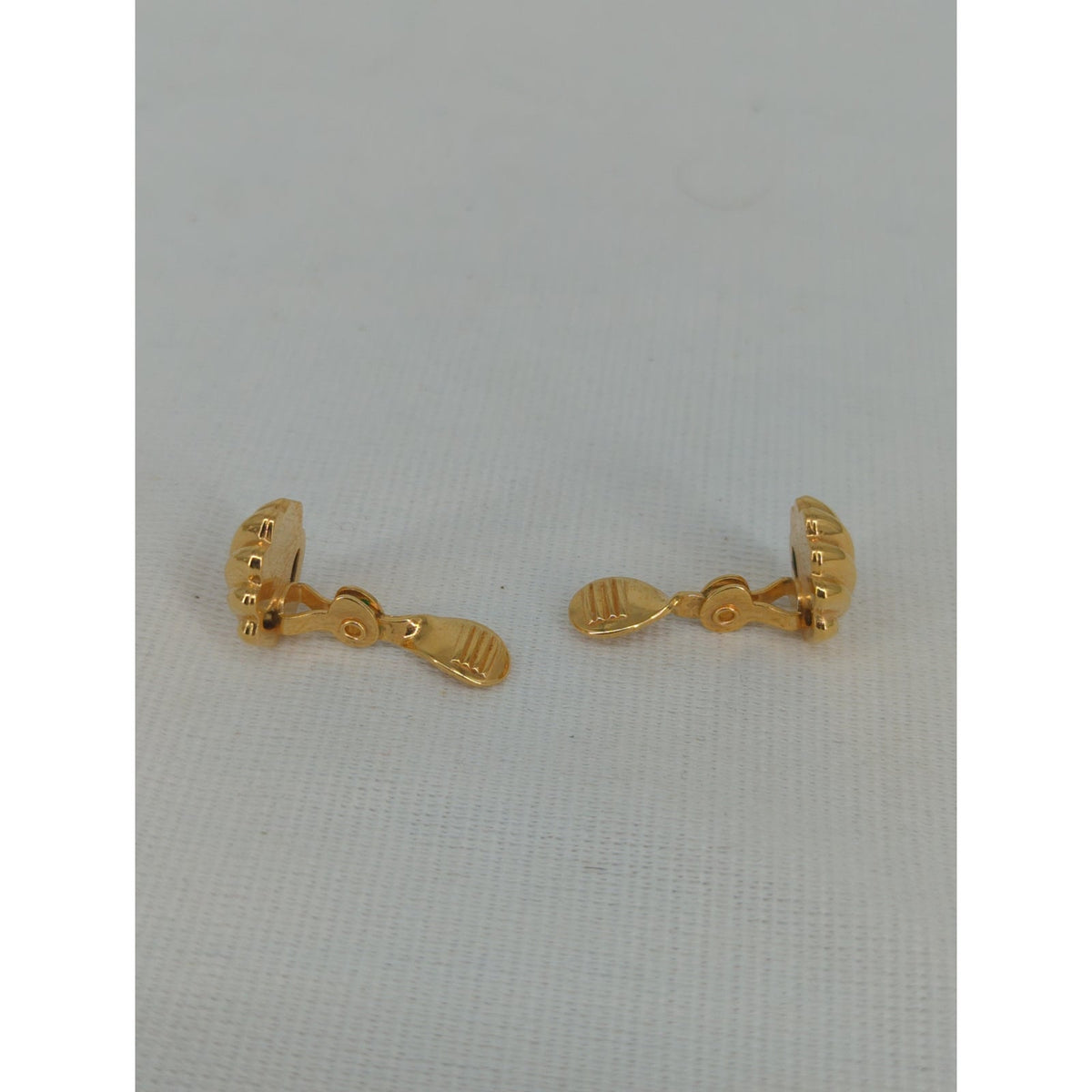 Vintage MONET Gold Tone Textured Seashell Clip On Earrings