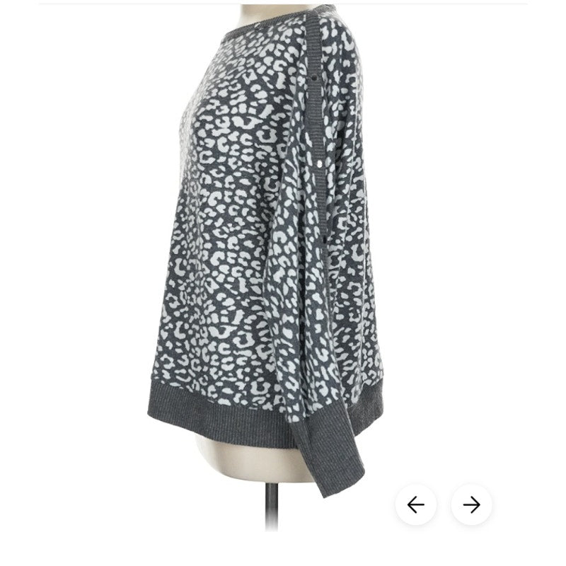 NEW Vince Camuto $69 Large Pullover sweater Olive Animal print Shoulder Snaps