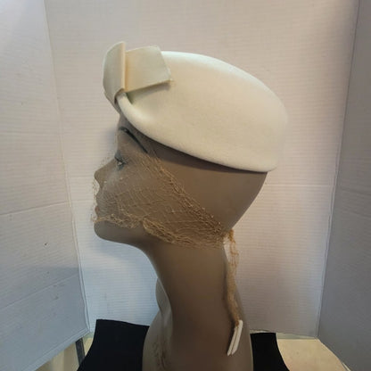 Vintage 1950s Cream Wool Felt Pillbox Hat Valerie Modes Rhinestone Bow Brooch