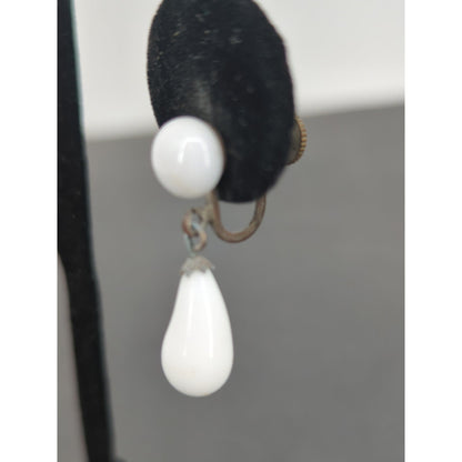Vintage Mid Century White Milk Glass Teardrop Screw Back Earrings Wedding Classy