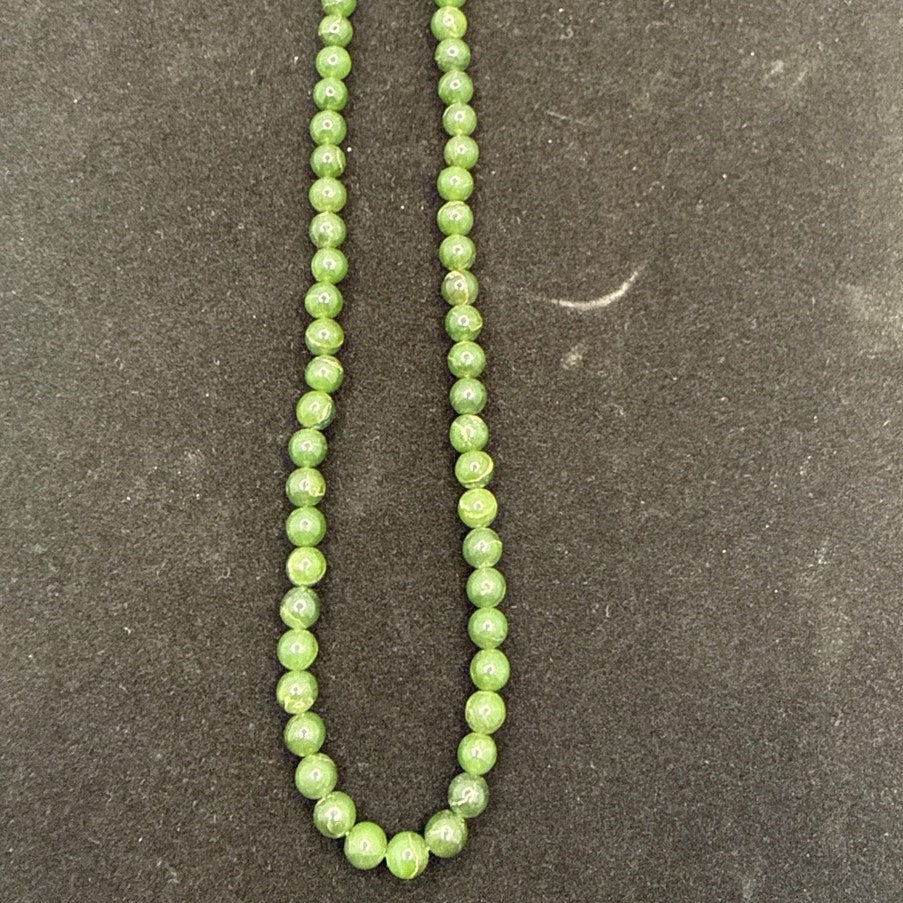 Vintage Apple Green Peking Glass Style Bead Necklace 18 Inch