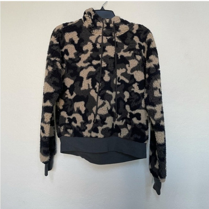 New Z by Zella Camo Sherpa hoodie size Large Teddy Ribbed Waist Cuffs drawstring