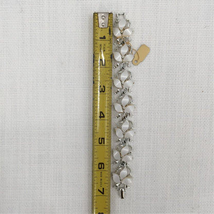 Vintage Fashion Silvertone and white Lucite flowers bracelet 7" 1960s style