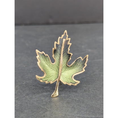 Vintage Green Enamel Maple Leaf Brooch Pin Gold Tone Textured Edge Retro