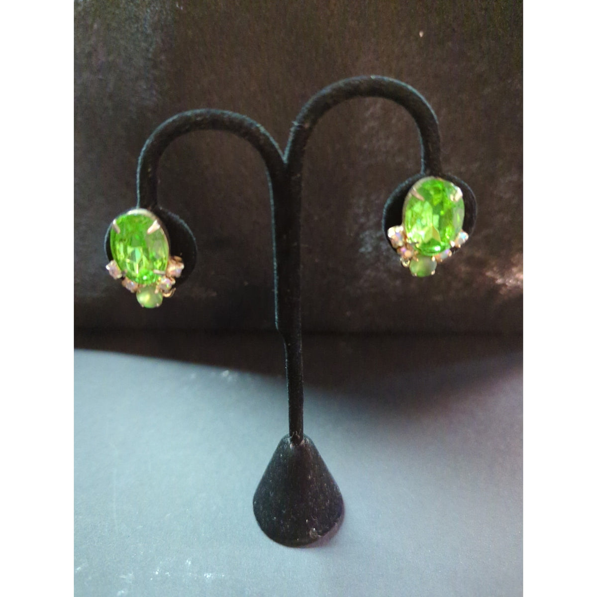 Vintage GARNE Green Crystal Clip-On Earrings Emerald Amber Gold Mid-Century Glam