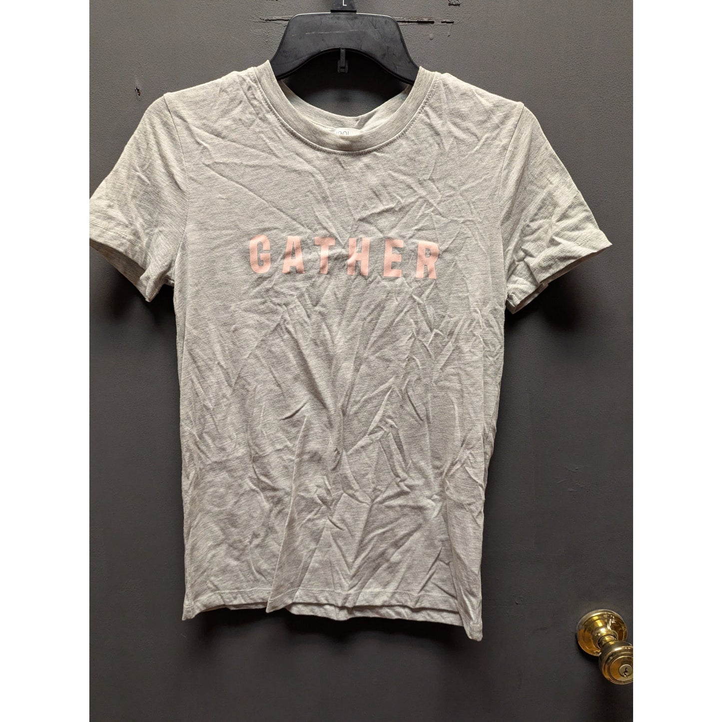 1901 NWT Gray Gather Graphic T-Shirt Small Casual Wear Short Sleeve Crew Neck