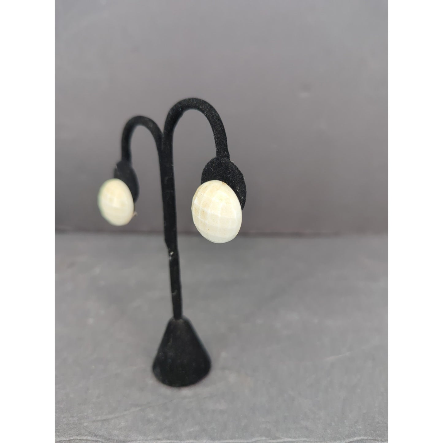 Vintage Cream Pearl Gold Tone Molded Geometric Grid Button Clip On Earrings
