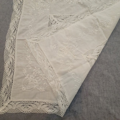 Vintage Linens 70s Tablecloth Hand Embroidery Lace Detail 36" x 36" SQUARE White