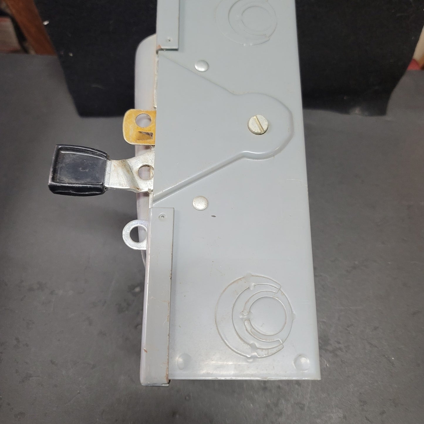 Square D D222N Safety Switch 60 AMP 240 V.A.C Phase 3 Fuse box UNUSED