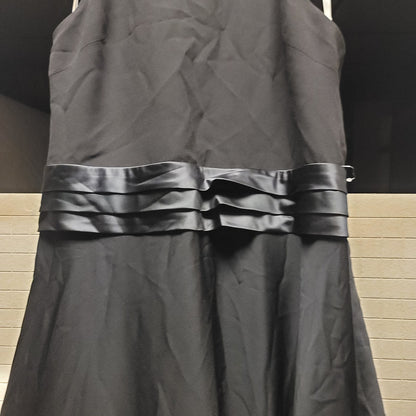 HALSTON Black maxi dress Halter top size 12 Satin Waist keyhole back Formal