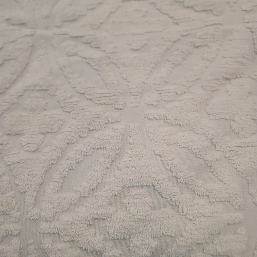 VINTAGE Queen White Cotton Chenille fringed blanket Rounded hem 100" x 92"