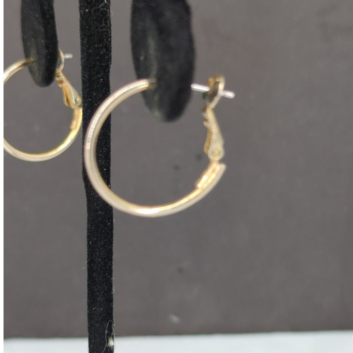 Vintage Gold Tone Smooth Textured Hoop Earrings Small Pierced Huggie Retro